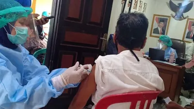Pemkot Jaktim Jemput Bola untuk Vaksinasi Warga Lansia/timur.jakarta.go.id
