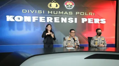Kadiv Humas Polri Irjen Argo Yuwono menjelaskan Virtual Police kepada media. (dok Humas Polri)