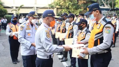 Dedikasi Tinggi, 10 Petugas Sudinhub Jakut Diberi Penghargaan /Kominfotik Jakut