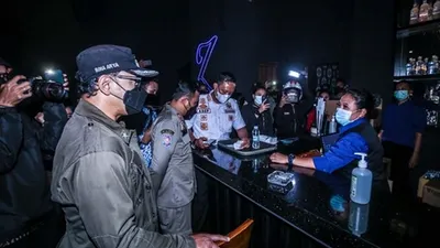 Satgas Covid-19 Kota Bogor saat melaksanakan patroli malam ke sejumlah THM di Kota Bogor (Dok. Humas Pemkot Bogor)