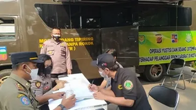 Satgas Covid-19 Kota Bogor saat melakukan sidang pelanggaran PPKM Darurat (Yogi Faisal)