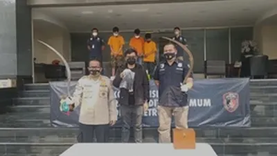 Polisi Tangkap Dua Pelaku Pembacokan di Warung Bubur Bekasi