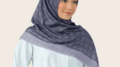 Hijab printing adalah salah satu benda menarik untuk kado wisuda temanmu. (Hijab.id)