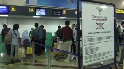 Suasana counter Sriwijaya Air di Bandara Internasional Juanda pada Kamis (7/11/2019). [Suara.com/Achmad Ali]