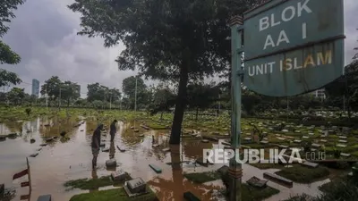 Banjir jakarta, Tempat Pemakaman Umum di Karet Bivak Tergenang Air (Republika)