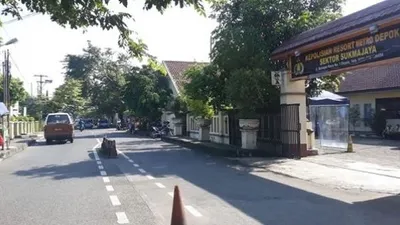 Suasana Kota Depok jelang pemberlakukan PSBB, Selasa (14/4/2020). (Suara.com/Novian Ardiansyah)