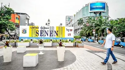 Gubernur DKI, Anies Baswedan saat berada di kawasan Senen (Instagram @aniesbaswedan)