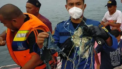 SRIWIJAYA AIR HILANG KONTAK: Begini Penampakan Serpihan yang Disebut Puing Boeing 737-500/Twitter @humasjakfire