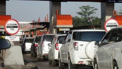 Arus lalu lintas di Tol Tangerang-Merak pada momen libur panjang akhir Oktober 2020.  Foto: Astra Tol Tangerang-Merak