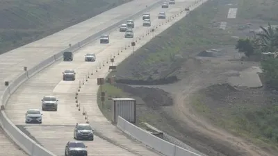 sebagai ilustrasi arus kendaraan di jalan tol/ Suara.com