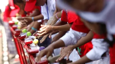 Cuci tangan salah satu cara menjaga kebersihan agar terhindar dari penularan Covid-19./Ayobandung.com