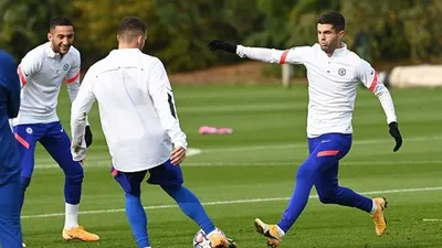 Pemain Chelsea saat sesi latihan jelang laga lawan Sevilla. (Twitter Chelsea)