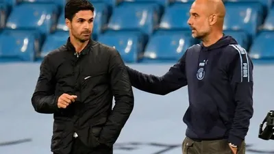 Pelatih Arsenal Mikel Arteta (kiri) dan pelatih Manchester City Pep Guardiola