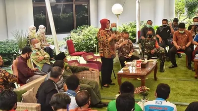 Bupati Bogor, Ade Yasin menghadiri Dialog Ketenagakerjaan di Kabupaten Bogor bersama para ketua serikat pekerja dan ketua serikat buruh se-Kabupaten Bogor, Kamis (15/10/2020), (dok)