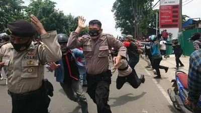 Aksi massa yang menolak UU Cipta Kerja di Jakarta pecah dan menyebabkan kericuhan/ Suara.com