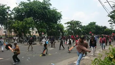 Kericuhan demo penolakan UU Cipta Kerja/ Suara.com