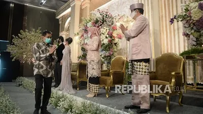 Resepsi pernikahan yang menerapkan protokol kesehatan (ilustrasi). Pemprov DKI Jakarta memberi respons atas temuan Tim Pakar Satgas Penanganan Covid-19 yang menyebut resepsi pernikahan di Jakarta jadi klaster baru penyebaran Covid-19.  Foto: Prayogi/Republika