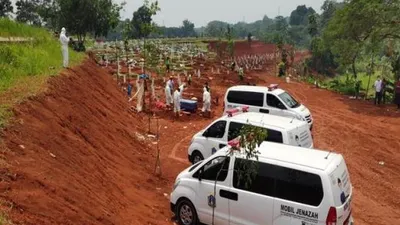 kondisi TPU Pondok Ranggon Jaktim diprediksi penuh dua bulan kedepan jika angka kematian akibat corona tak menunjukkan penurunan/ Suara.com