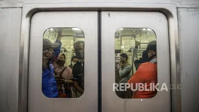 ilustrasi penumpang KRL / Republika
