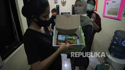 ilustrasi warga penerima bansos/ Republika