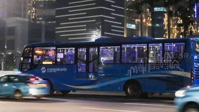 ilustrasi TransJakarta non BRT atau non koridor. (Suara.com/Tyo)