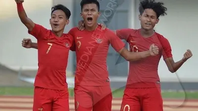 Sutan Diego Zico, berselebrasi bersama rekan-rekannya dalam laga persahabatan internasional di Stadion Mandala Krida, Yogyakarta, tahun lalu. (Ayojakarta.com/Budi Cahyono)