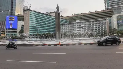 Sebagai ilustrasi. Kawasan Jalan MH Thamrin dan Bundaran Hotel Indonesia saat diberlakukan PSBB.  [Suara.com/Alfian Winanto]