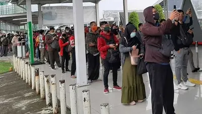 (ilustrasi) Antrean Penumpang KRL di Stasiun Bogor, beberapa waktu lalu. (Ayobogor/Husnul Khatimah)