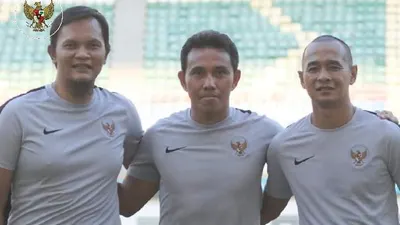 Bima Sakti diapit Kurnia Sandy dan Kurniawan (dok PSSI.org)