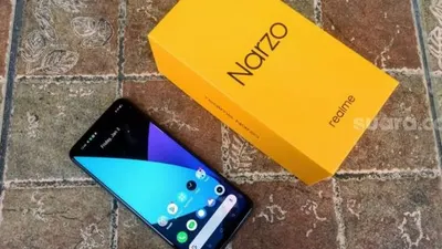 Unboxing realme Narzo [Suara.com/Tivan Rahmat].