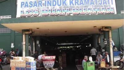 Pasar Induk Kramat Jati (bisnis.com/jakarta.go.id)