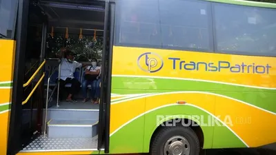 Bus Transpatriot Bekasi akan kembali beroperasi pada Selasa (16/6/2020). (dok Republika)