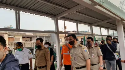 Anies Baswedan dan Bima Arya ikut mengantre di Statisun Kereta Bogor/ Ayobogor: Husnul Khatimah