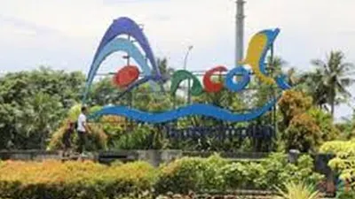 Gubernur Anies Baswedan mengunjungi Ancol. (dok)