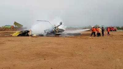 Helikopter berjenis MI 17 Penerbad terjatuh di kawasan pengurukan lahan kawasan industri Kendal (KIK) Kaliwungu, Kendal. (Eddi Prayitno/Kontributor Kendal)