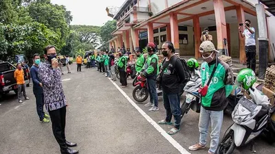Bima Arya Tinjau Gudang Logistik Bantuan Sosial dari Provinsi Jabar