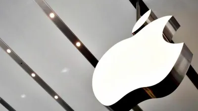 Apple Kembali Buka 100 Tokonya di Tengah Pandemi. (FOTO: Reuters/Yuya Shino)