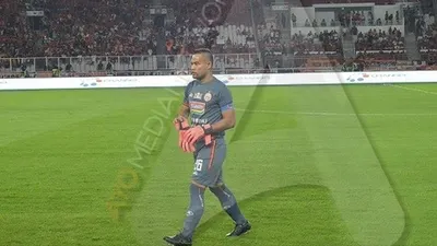 Lawan COVID-19, Kiper Persija Ardhiyasa Lelang 3 Barang Spesial Miliknya