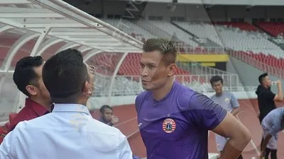 3 Barang Pribadi Kiper Persija Laku Terlelang Rp 8,5 Juta