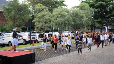 Gerakan Zumba membuat pelakunya lebih bahagia setelah latihan. ( Afri Rismoko/Ayosemarang.com)