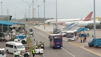 Pesawat Batik Air pembawa ratusan WNI dari Kota Wuhan, Provinsi Hubei, China tiba di Bandara Hang Nadim, Batam pukul 08.30 WIB, Minggu (2/2/2020). (Foto: Istimewa)