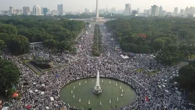 Massa menghadiri acara Reuni 212 pada Desember 2018 lalu di kawasan Silang Monas, Jakarta Pusat. (Antara/Sigid Kurniawan)