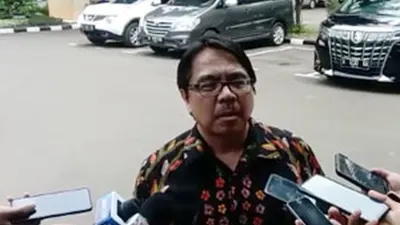 Ade Armando usai diperiksa di kantor Polda Metro Jaya, Rabu (20/11/2019) (Ayojakarta.com - Dhika Alam Noor)