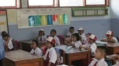 Ilustrasi guru mengajar di kelas/JPNN