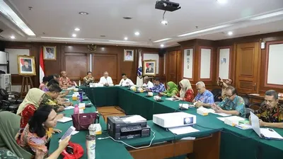 Wakil Wali Kota Jakut Ali Maulana Hakim memimpin rapat pembahasan Donasi Bulan Dana PMI/utara.jakarta.go.id