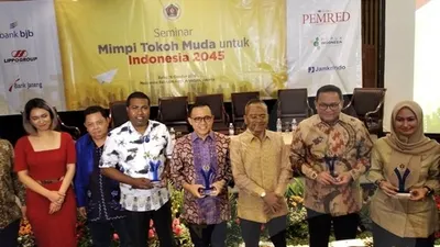 Bupati Indah Putri Indriani (paling kanan) saat menghadiri diskusi yang digelar PWI di Jakarta/Ayojakarta.com