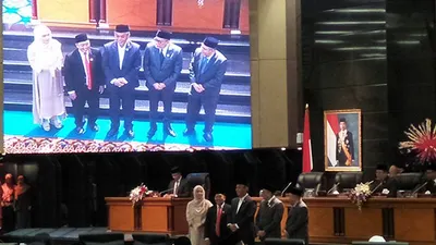 Prasetio Edi Marsudi, Mohamad Taufik, Abdurahman Suhaimi, Misan Samasuri, dan Zita Anjani tampil ke depan saat diumumkan nama mereka sebagai pimpinan DPRD DKI Jakarta periode 2019-2024 dalam rapat paripurna DPRD DKI, Kamis (3/10/2019)/Ayojakarta.com