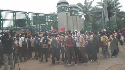 Pelajar Gadungan Berstatus Buronan Hingga Bocah SD Diamankan Usai Demo di DPR