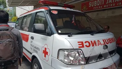 Ambulans milik PMI DKI Jakarta yang disita petugas kepolisian/Ayojakarta.com