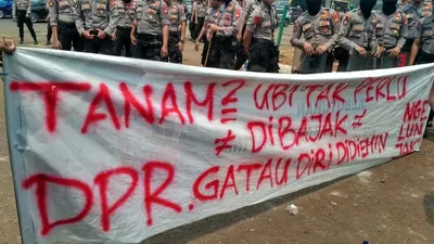 Spanduk demonstrasi pelajar di depan gedung DPR RI, Rabu (25/9/2019)/Istimewa